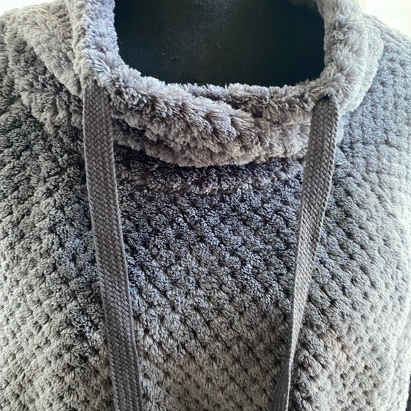 Fleece pullover - Picture 2 of 3